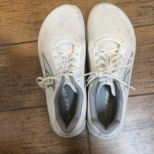 Altra Women's White Escalante 4 / size 8